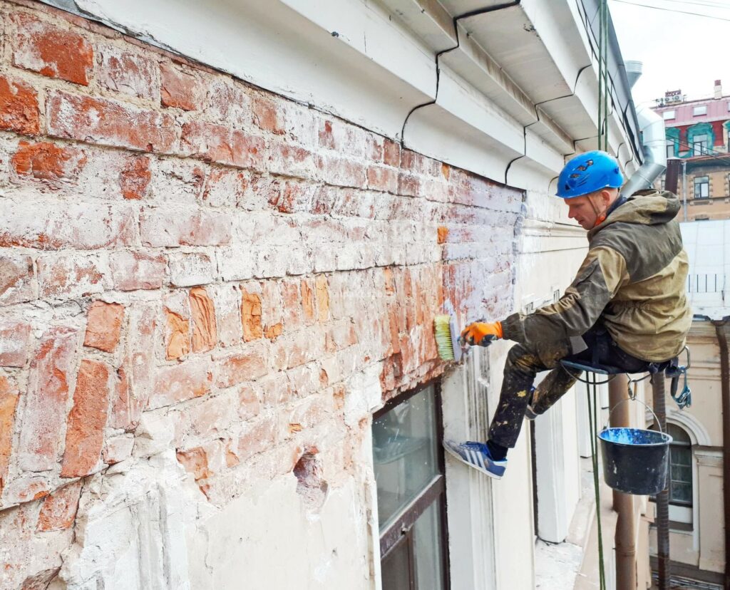 Moderne dakpannen op een woning in Amsterdam